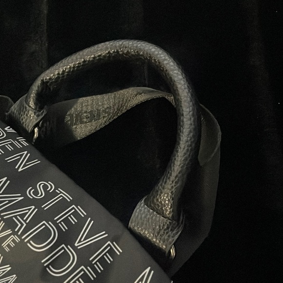 Steve Madden Black Nylon White Logo Cinch & Flap Top Back Pack w/ 4 Zip Pockets - Picture 8 of 13